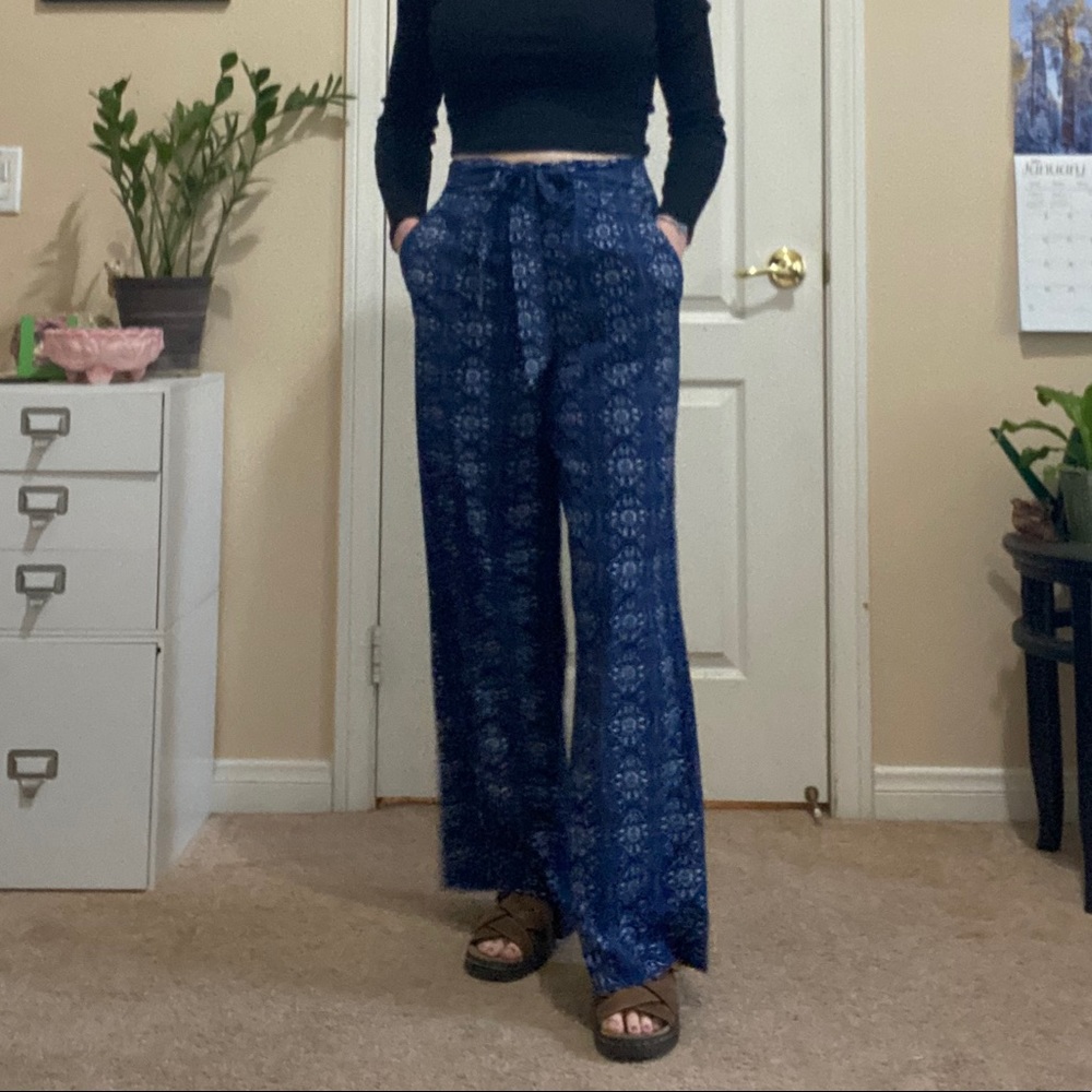 Flowey blue pants